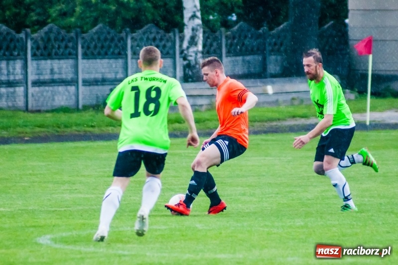 Zdjęcie w galerii na portalu naszraciborz.pl: Tworków uległ Studziennej. Zmiana lidera w A klasie [FOTO] wiadomości z regionu