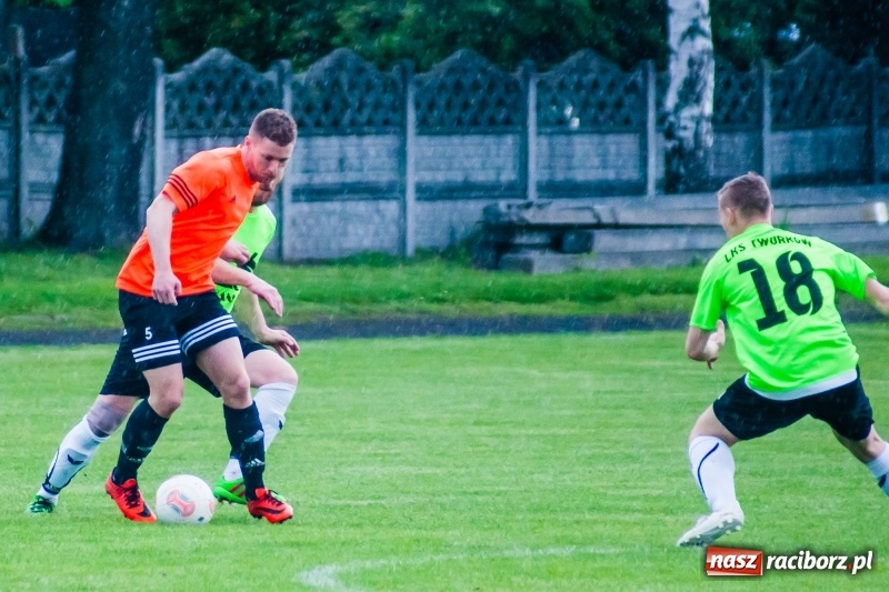 Zdjęcie w galerii na portalu naszraciborz.pl: Tworków uległ Studziennej. Zmiana lidera w A klasie [FOTO] wiadomości z regionu