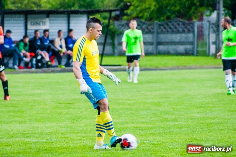 Zdjęcie w galerii na portalu naszraciborz.pl: Tworków uległ Studziennej. Zmiana lidera w A klasie [FOTO] wiadomości z regionu