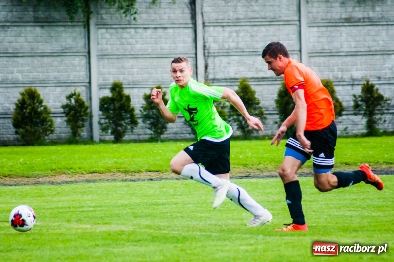 Zdjęcie w galerii na portalu naszraciborz.pl: Tworków uległ Studziennej. Zmiana lidera w A klasie [FOTO] wiadomości z regionu