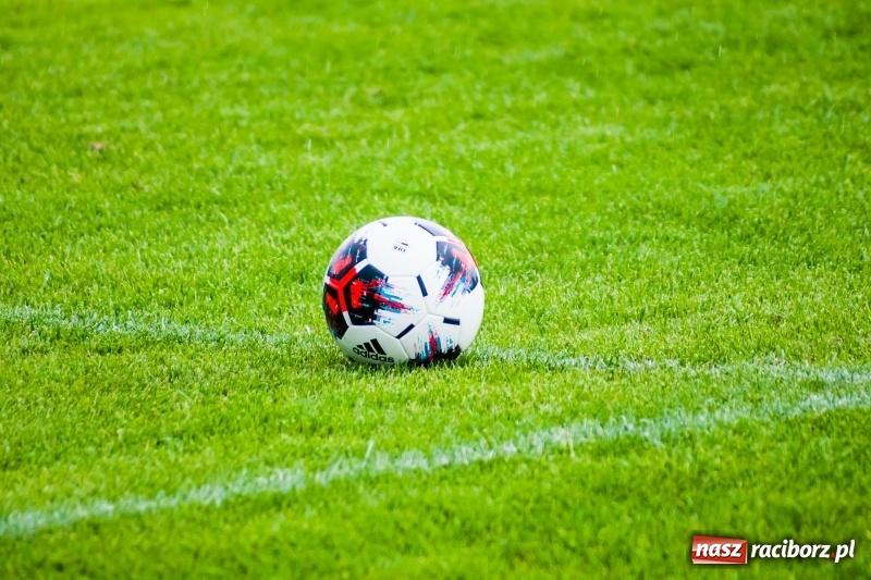 Zdjęcie w galerii na portalu naszraciborz.pl: Tworków uległ Studziennej. Zmiana lidera w A klasie [FOTO] wiadomości z regionu