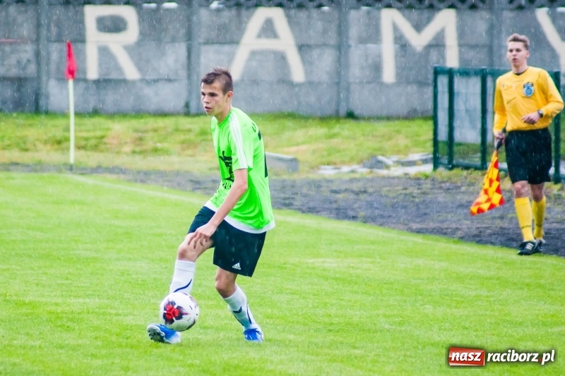 Zdjęcie w galerii na portalu naszraciborz.pl: Tworków uległ Studziennej. Zmiana lidera w A klasie [FOTO] wiadomości z regionu