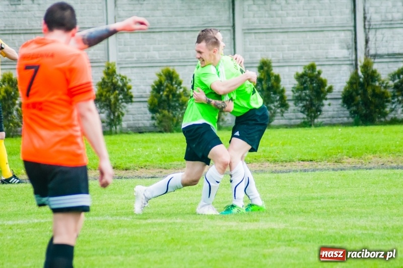 Zdjęcie w galerii na portalu naszraciborz.pl: Tworków uległ Studziennej. Zmiana lidera w A klasie [FOTO] wiadomości z regionu