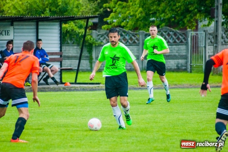 Zdjęcie w galerii na portalu naszraciborz.pl: Tworków uległ Studziennej. Zmiana lidera w A klasie [FOTO] wiadomości z regionu