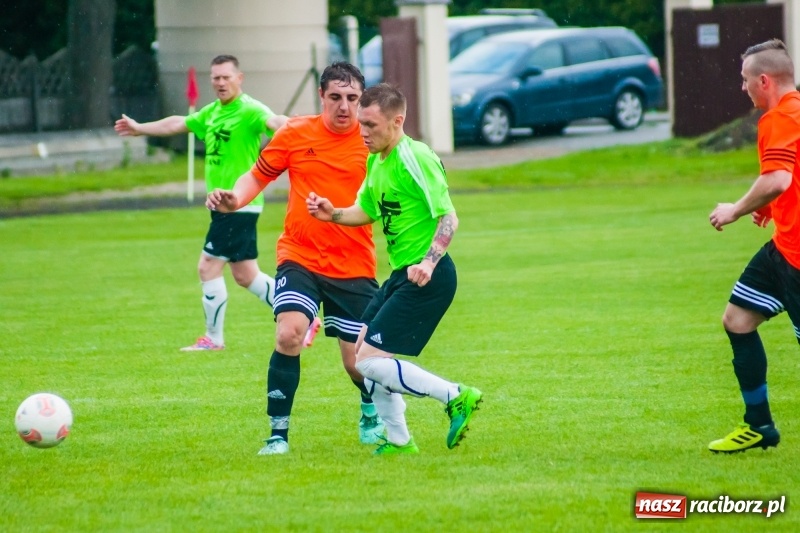 Zdjęcie w galerii na portalu naszraciborz.pl: Tworków uległ Studziennej. Zmiana lidera w A klasie [FOTO] wiadomości z regionu