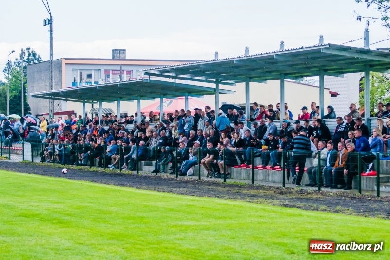Zdjęcie w galerii na portalu naszraciborz.pl: Tworków uległ Studziennej. Zmiana lidera w A klasie [FOTO] wiadomości z regionu