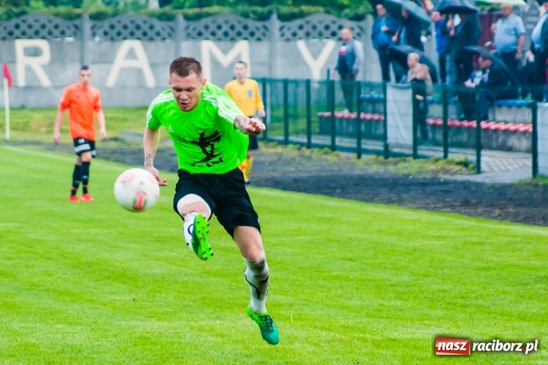 Zdjęcie w galerii na portalu naszraciborz.pl: Tworków uległ Studziennej. Zmiana lidera w A klasie [FOTO] wiadomości z regionu