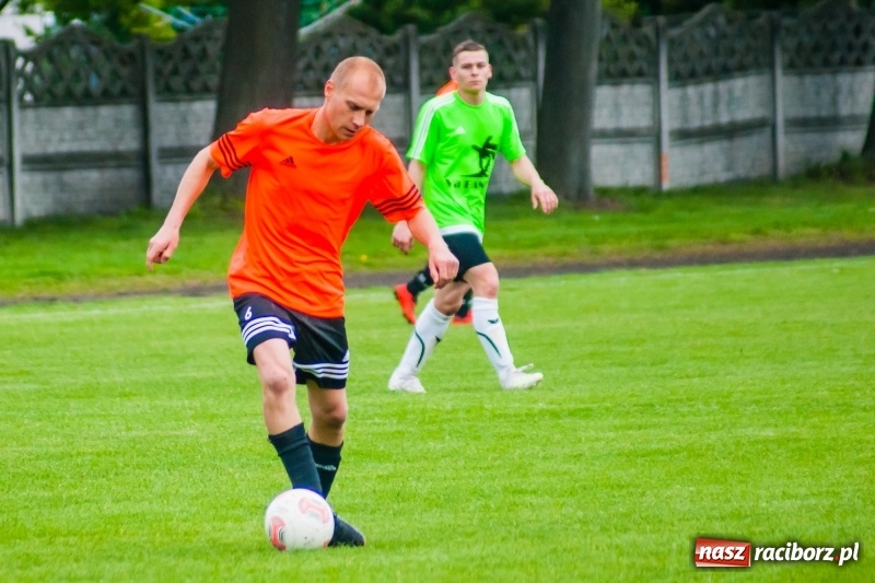 Zdjęcie w galerii na portalu naszraciborz.pl: Tworków uległ Studziennej. Zmiana lidera w A klasie [FOTO] wiadomości z regionu