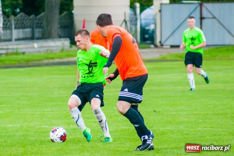 Zdjęcie w galerii na portalu naszraciborz.pl: Tworków uległ Studziennej. Zmiana lidera w A klasie [FOTO] wiadomości z regionu