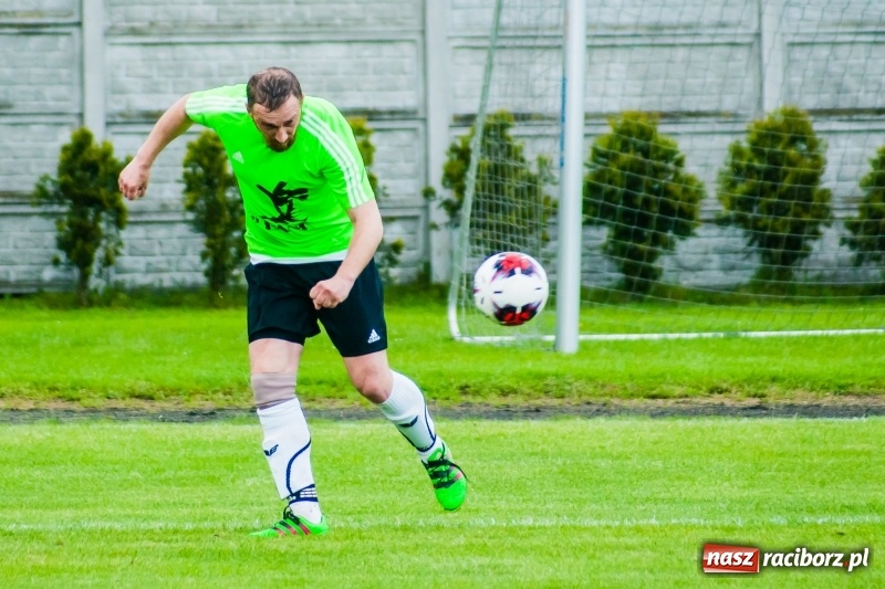 Zdjęcie w galerii na portalu naszraciborz.pl: Tworków uległ Studziennej. Zmiana lidera w A klasie [FOTO] wiadomości z regionu