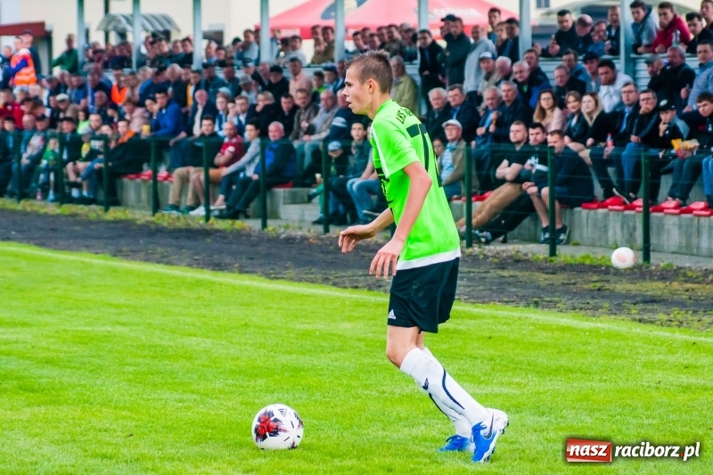 Zdjęcie w galerii na portalu naszraciborz.pl: Tworków uległ Studziennej. Zmiana lidera w A klasie [FOTO] wiadomości z regionu