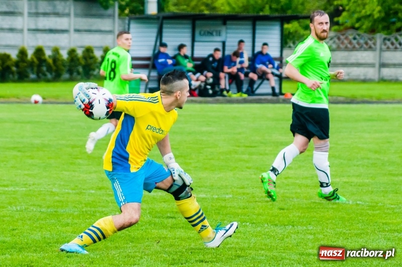 Zdjęcie w galerii na portalu naszraciborz.pl: Tworków uległ Studziennej. Zmiana lidera w A klasie [FOTO] wiadomości z regionu