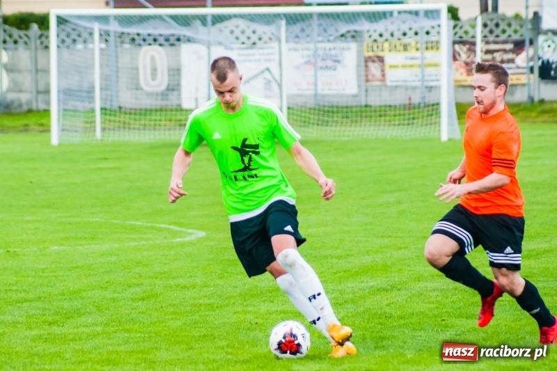 Zdjęcie w galerii na portalu naszraciborz.pl: Tworków uległ Studziennej. Zmiana lidera w A klasie [FOTO] wiadomości z regionu