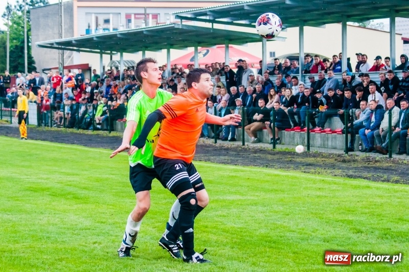 Zdjęcie w galerii na portalu naszraciborz.pl: Tworków uległ Studziennej. Zmiana lidera w A klasie [FOTO] wiadomości z regionu