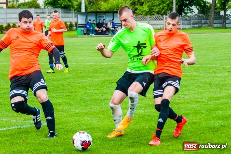 Zdjęcie w galerii na portalu naszraciborz.pl: Tworków uległ Studziennej. Zmiana lidera w A klasie [FOTO] wiadomości z regionu