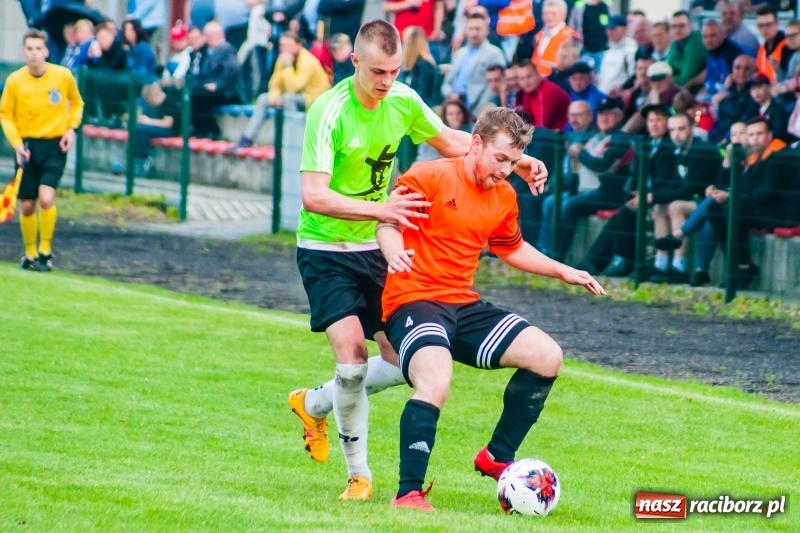 Zdjęcie w galerii na portalu naszraciborz.pl: Tworków uległ Studziennej. Zmiana lidera w A klasie [FOTO] wiadomości z regionu