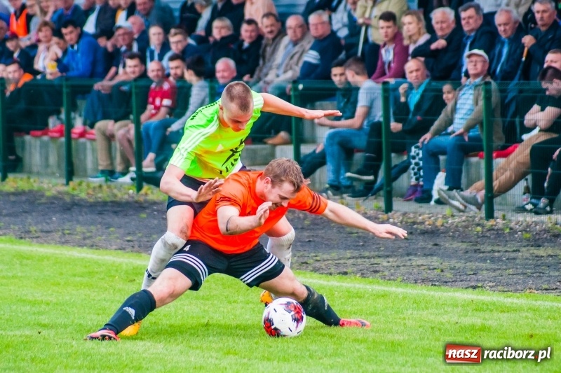 Zdjęcie w galerii na portalu naszraciborz.pl: Tworków uległ Studziennej. Zmiana lidera w A klasie [FOTO] wiadomości z regionu