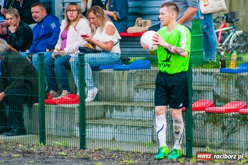 Zdjęcie w galerii na portalu naszraciborz.pl: Tworków uległ Studziennej. Zmiana lidera w A klasie [FOTO] wiadomości z regionu