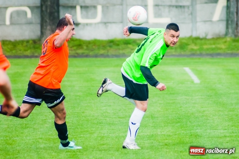 Zdjęcie w galerii na portalu naszraciborz.pl: Tworków uległ Studziennej. Zmiana lidera w A klasie [FOTO] wiadomości z regionu