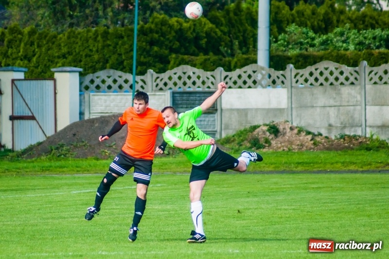 Zdjęcie w galerii na portalu naszraciborz.pl: Tworków uległ Studziennej. Zmiana lidera w A klasie [FOTO] wiadomości z regionu