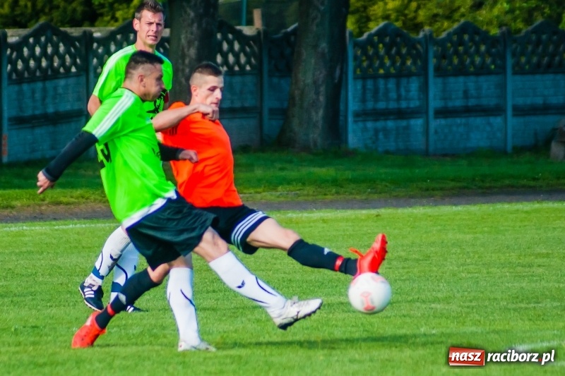 Zdjęcie w galerii na portalu naszraciborz.pl: Tworków uległ Studziennej. Zmiana lidera w A klasie [FOTO] wiadomości z regionu