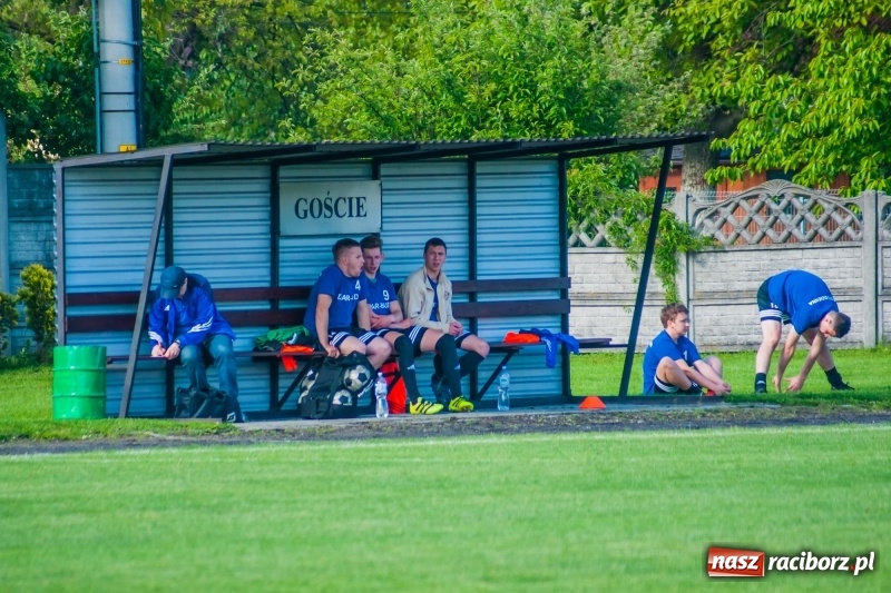 Zdjęcie w galerii na portalu naszraciborz.pl: Tworków uległ Studziennej. Zmiana lidera w A klasie [FOTO] wiadomości z regionu