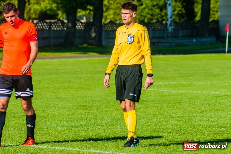 Zdjęcie w galerii na portalu naszraciborz.pl: Tworków uległ Studziennej. Zmiana lidera w A klasie [FOTO] wiadomości z regionu