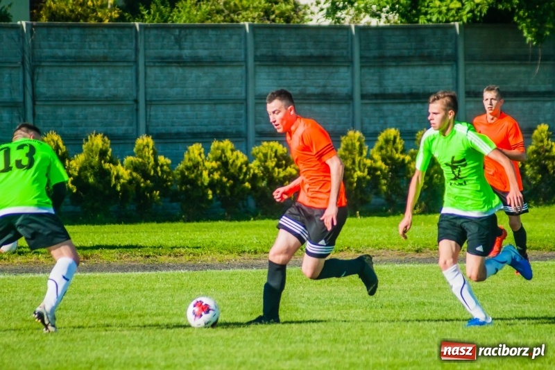 Zdjęcie w galerii na portalu naszraciborz.pl: Tworków uległ Studziennej. Zmiana lidera w A klasie [FOTO] wiadomości z regionu