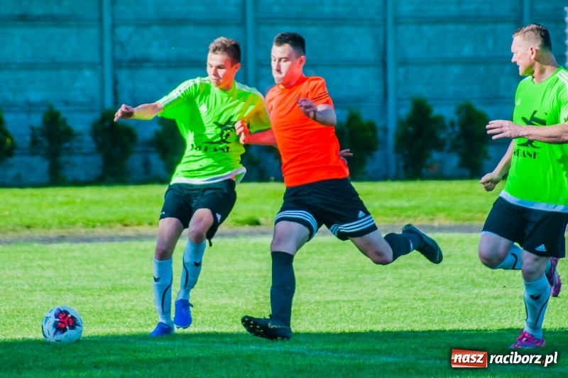 Zdjęcie w galerii na portalu naszraciborz.pl: Tworków uległ Studziennej. Zmiana lidera w A klasie [FOTO] wiadomości z regionu