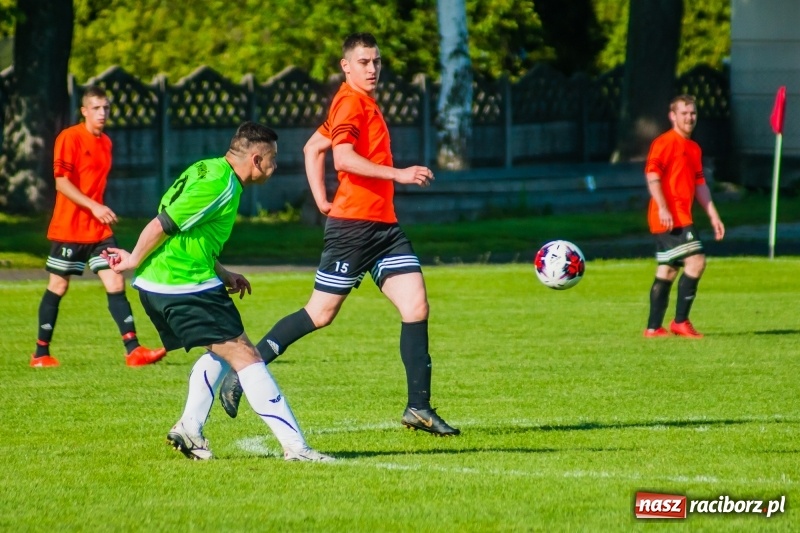 Zdjęcie w galerii na portalu naszraciborz.pl: Tworków uległ Studziennej. Zmiana lidera w A klasie [FOTO] wiadomości z regionu