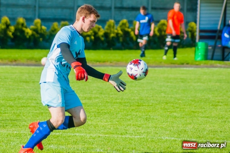 Zdjęcie w galerii na portalu naszraciborz.pl: Tworków uległ Studziennej. Zmiana lidera w A klasie [FOTO] wiadomości z regionu