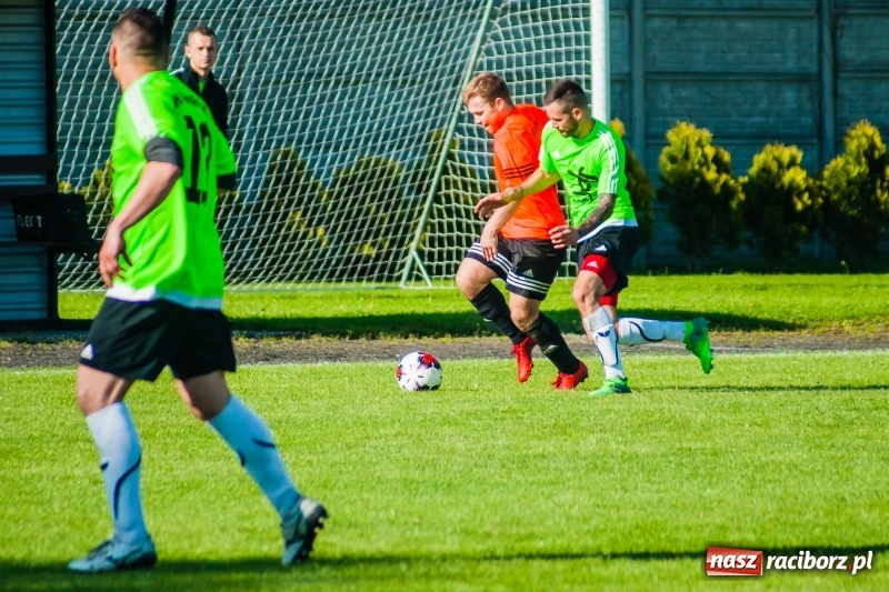 Zdjęcie w galerii na portalu naszraciborz.pl: Tworków uległ Studziennej. Zmiana lidera w A klasie [FOTO] wiadomości z regionu