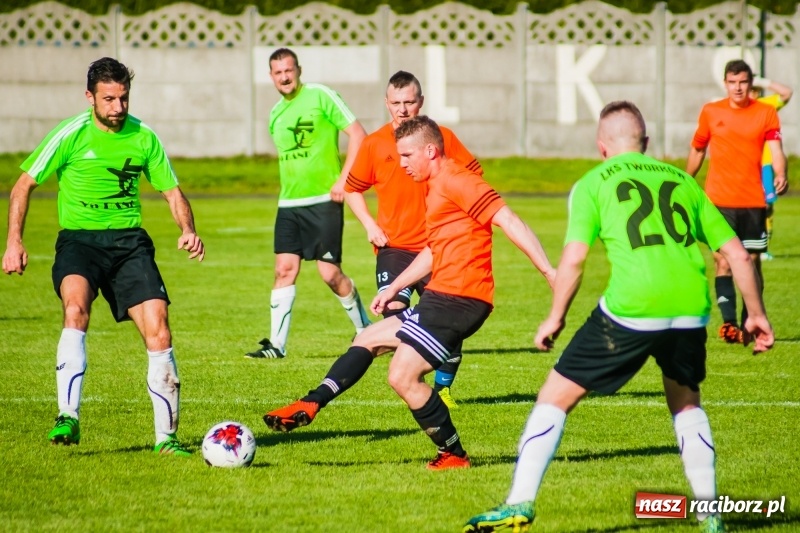 Zdjęcie w galerii na portalu naszraciborz.pl: Tworków uległ Studziennej. Zmiana lidera w A klasie [FOTO] wiadomości z regionu