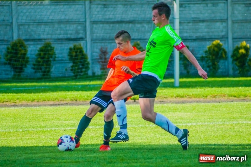 Zdjęcie w galerii na portalu naszraciborz.pl: Tworków uległ Studziennej. Zmiana lidera w A klasie [FOTO] wiadomości z regionu