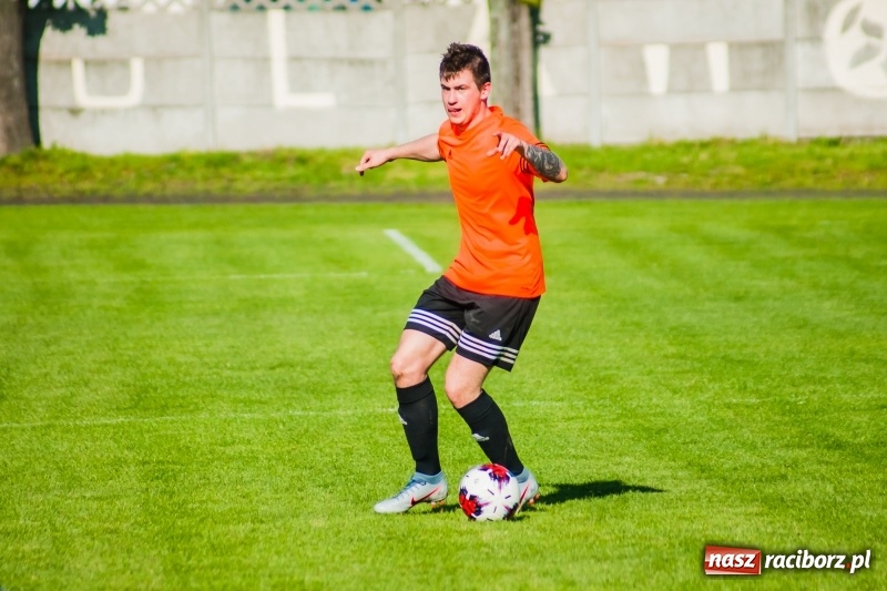 Zdjęcie w galerii na portalu naszraciborz.pl: Tworków uległ Studziennej. Zmiana lidera w A klasie [FOTO] wiadomości z regionu