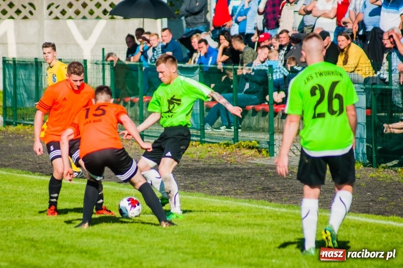 Zdjęcie w galerii na portalu naszraciborz.pl: Tworków uległ Studziennej. Zmiana lidera w A klasie [FOTO] wiadomości z regionu