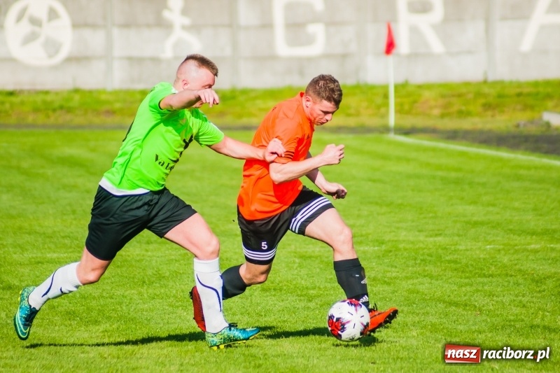 Zdjęcie w galerii na portalu naszraciborz.pl: Tworków uległ Studziennej. Zmiana lidera w A klasie [FOTO] wiadomości z regionu