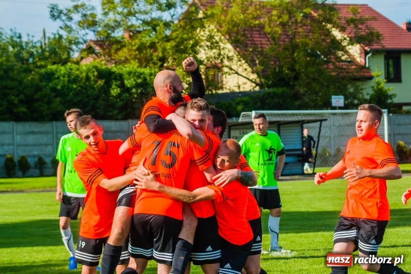 Zdjęcie w galerii na portalu naszraciborz.pl: Tworków uległ Studziennej. Zmiana lidera w A klasie [FOTO] wiadomości z regionu