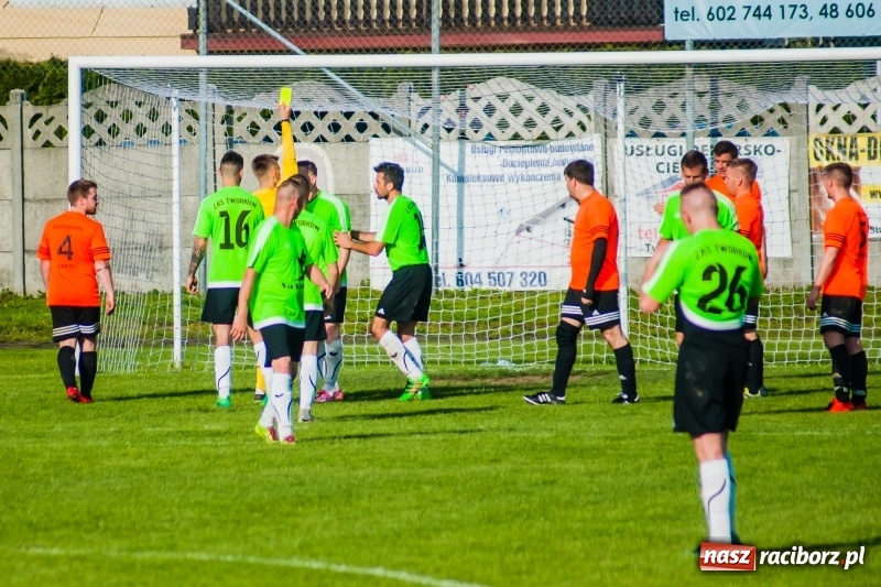 Zdjęcie w galerii na portalu naszraciborz.pl: Tworków uległ Studziennej. Zmiana lidera w A klasie [FOTO] wiadomości z regionu