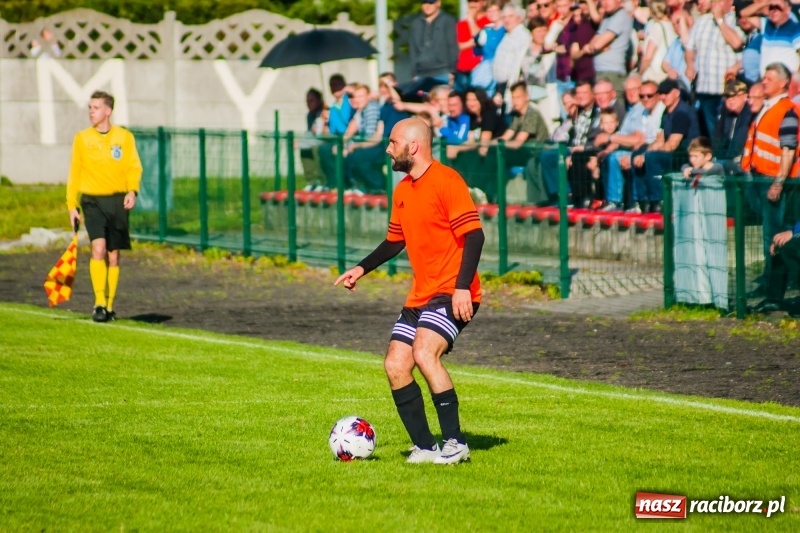 Zdjęcie w galerii na portalu naszraciborz.pl: Tworków uległ Studziennej. Zmiana lidera w A klasie [FOTO] wiadomości z regionu