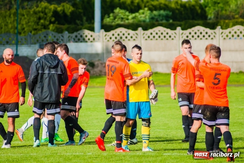 Zdjęcie w galerii na portalu naszraciborz.pl: Tworków uległ Studziennej. Zmiana lidera w A klasie [FOTO] wiadomości z regionu