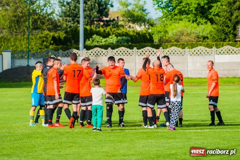Zdjęcie w galerii na portalu naszraciborz.pl: Tworków uległ Studziennej. Zmiana lidera w A klasie [FOTO] wiadomości z regionu