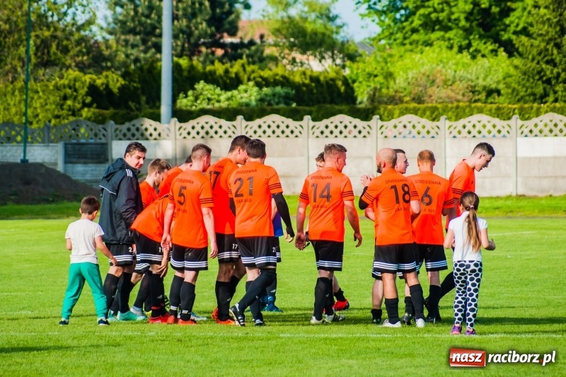 Zdjęcie w galerii na portalu naszraciborz.pl: Tworków uległ Studziennej. Zmiana lidera w A klasie [FOTO] wiadomości z regionu