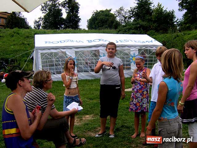Zdjęcie w galerii na portalu naszraciborz.pl: Problem z namiotami: siostry proszą o pomoc wiadomości z regionu