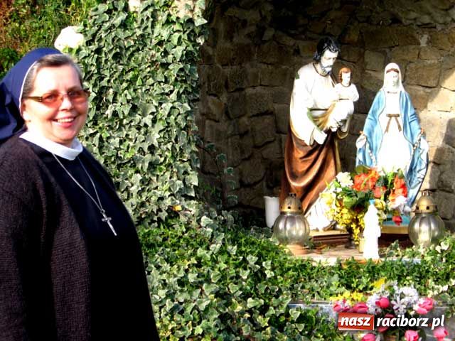 Zdjęcie w galerii na portalu naszraciborz.pl: Problem z namiotami: siostry proszą o pomoc wiadomości z regionu