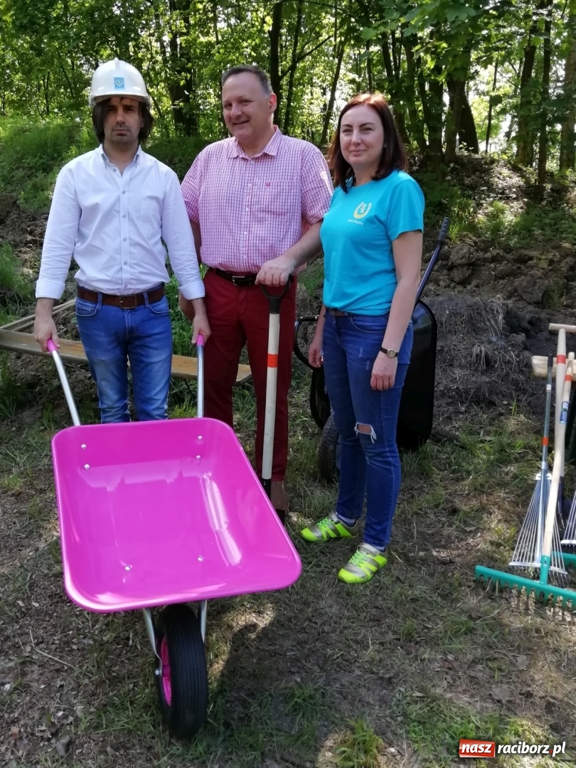 Zdjęcie w galerii na portalu naszraciborz.pl: Piknik przy grillu w Kuźni Raciborskiej wiadomości z regionu