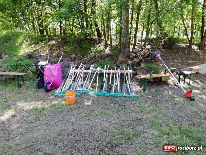 Zdjęcie w galerii na portalu naszraciborz.pl: Piknik przy grillu w Kuźni Raciborskiej wiadomości z regionu