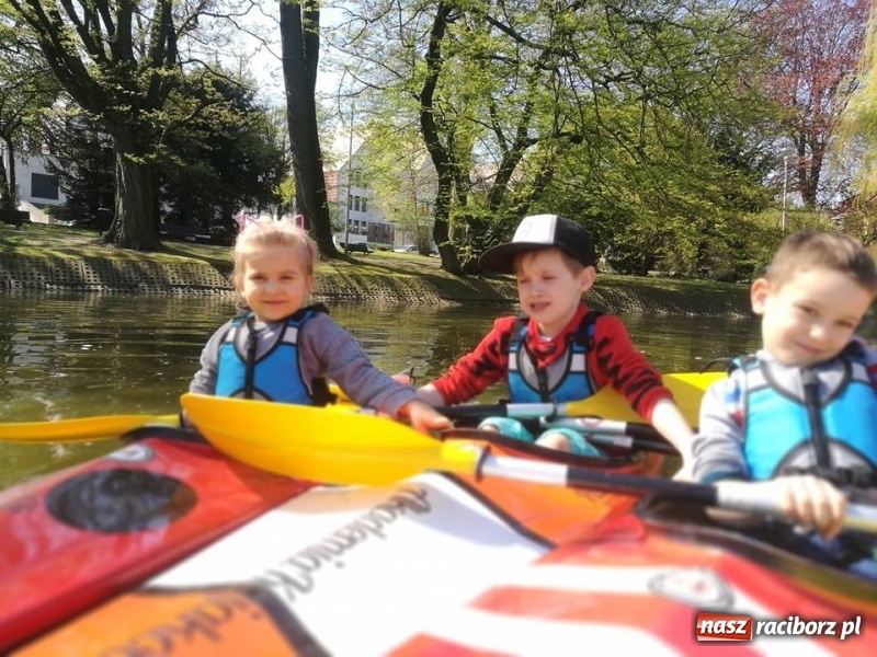 Zdjęcie w galerii na portalu naszraciborz.pl: Na staw w parku Roth wróciły kajaki. Zimą będzie lodowisko wiadomości z regionu
