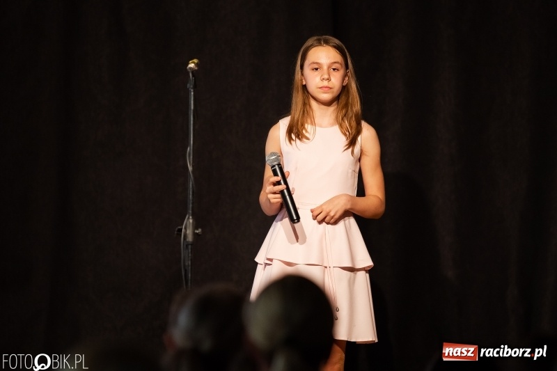 Zdjęcie w galerii na portalu naszraciborz.pl: Koncert z okazji Dnia Mamy i Taty na Zamku Piastowskim wiadomości z regionu