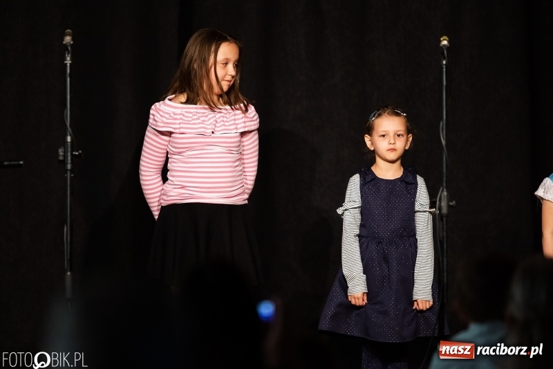 Zdjęcie w galerii na portalu naszraciborz.pl: Koncert z okazji Dnia Mamy i Taty na Zamku Piastowskim wiadomości z regionu